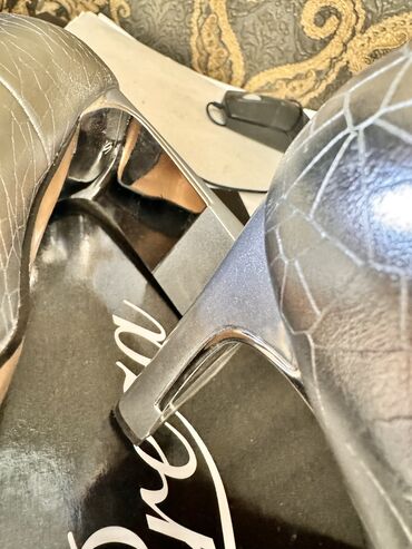 Туфли: Срочно! Женские нарядные туфли серебристого цвета, размер 36. Новые — 4