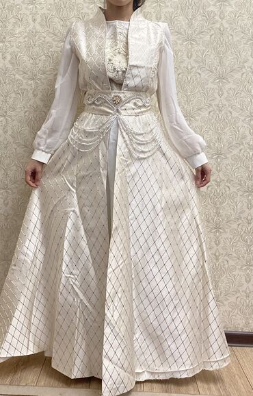 Повседневные платья: Продаю платье всё в комплекте,одевала один раз,можете примерить на — 2