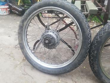 Delovi za motocikle: Prednji zadnji tocak automatik a3
Oba tocka ispravna
Nemaju lufta — 3