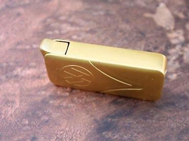 Upaljači i prateća oprema: Volkswagen Official VW lighter Vintage KENT AS, Karo upaljač. Cena za — 3