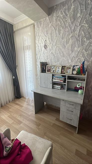 kamputer masası: Düz masa, Polkalı, Siyirməli, Teksturalı laminat, Zəmanətsiz, Kredit yoxdur — 1