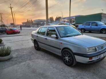 Volkswagen: Volkswagen Vento: 1992 г., 1.8 л, Механика, Бензин, Седан