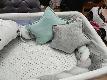 ormar police: Komplet za bebi krevetac – pleteni ogradica + jastuci - Mekana — 1