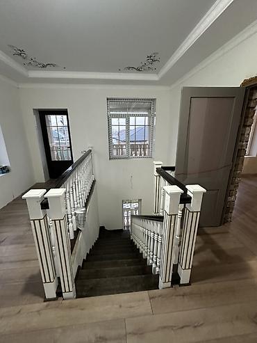 Продажа коттеджей и домов: Ак-Ордо 3 конушунан 2 кабаттуу үй сатылат ички ремонту толук бүтө — 9