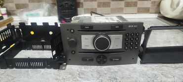 işlənmiş manitorlar: Opel CD 70 Navi avtomobil maqnitolası Xüsusiyyətlər: - Inteqrasiya