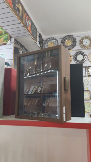 Məktəb çantaları: 6 ededli dəri saat.qâblari 35 AZN.qehveyi dördbucaqli 50 azn. 10 — 9