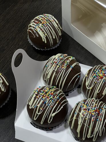 Кондитерские изделия, сладости: Шоколадная бомбочка из бельгийского шоколада, внутри лучшее