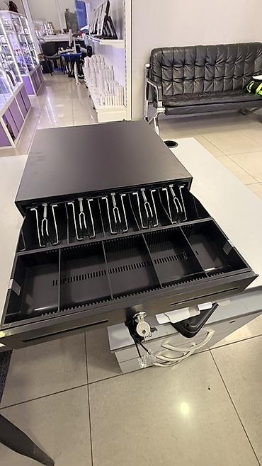 Торговое оборудование: Кассовый денежный ящик (черный), совместимый с POS/ККМ - Форм‑фактор — 2