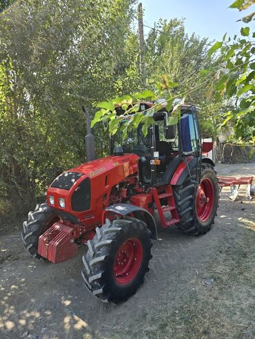 Traktorlar: Belarus MTZ təkərli traktor – kabinalı, qabaq yük balansları ilə — 2