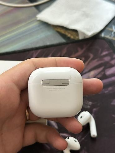 apple airpods 4 qiymeti: Heçbir problemi yoxdur. Təmirdə olmayıb. Üzərində kabro veriləcək — 3