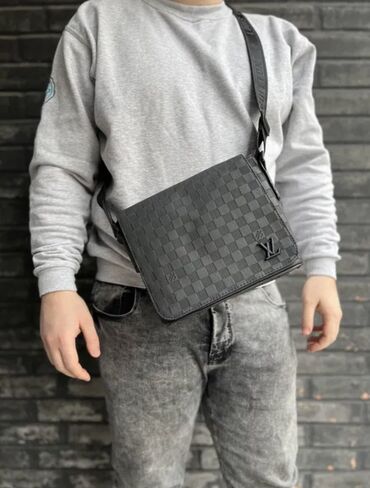 сумки мужские бишкек: Материал: Эко-кожа Продаю мужскую сумку-мессенджер от бренда Louis