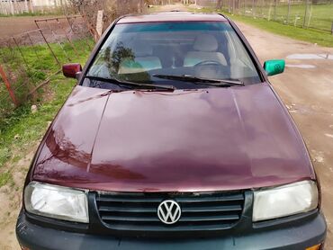 Volkswagen: Volkswagen Vento: 1993 г., 1.8 л, Механика, Бензин, Седан