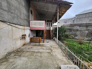bağ ev: Şəhər daxilində əsas yola çıxışı olan həyət evi. Xüsusiyyətlər: - — 3