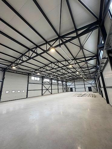 rent: Izdaje se hala u Industriskoj zoni Jovanovac, površine 650 kvm na 68 — 4