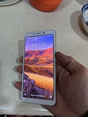 Xiaomi: Xiaomi Redmi 6A, 16 GB, rəng - Qızılı, 
 Düyməli, Barmaq izi, Face ID