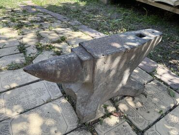 Другие инструменты: Наковальня ( доошу) СССР 100 кг В очень хорошем состоянии. Цена