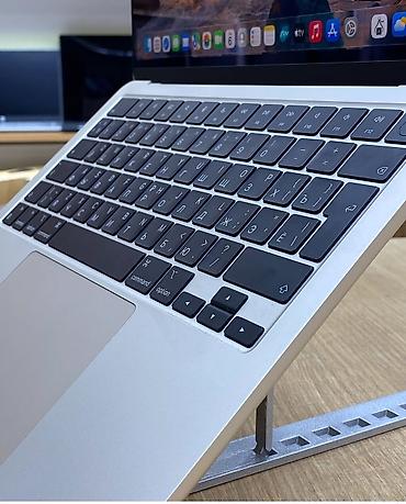 ipod touch: Apple MacBook Air M2 (Model kodu: A2681) - Prosessor: Apple M2 - RAM — 3