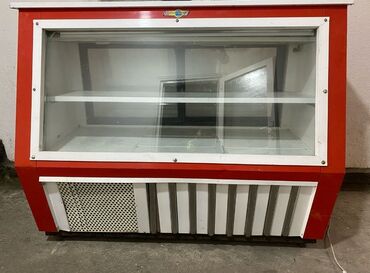 витрина для выпечки: Продается витрина с двумя стеклянными полками, предназначенная для