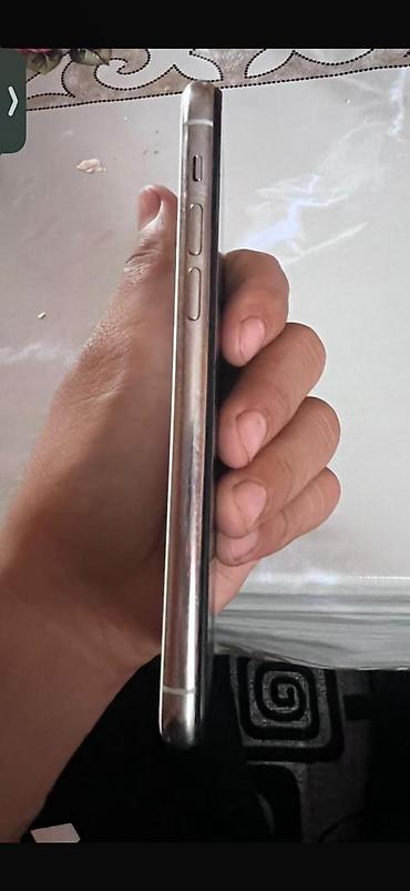 телево: IPhone 11 Pro, Б/у, Серебристый — 1