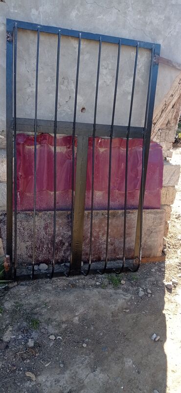 rewotkalar: Pençere reşotkası yel yeni gara renge boyanmış