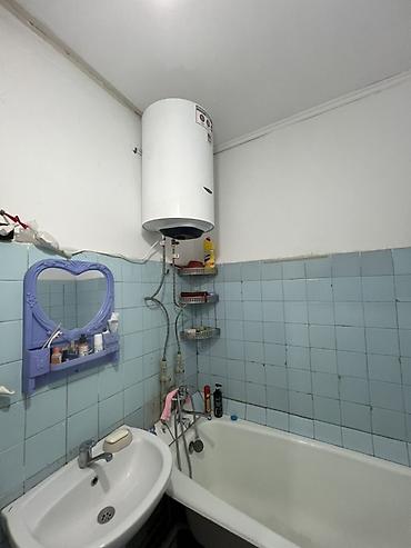 дешово продам: Срочно продаю 2-х комнатную квартиру в районе Гостиница. Этаж 1-ый из — 10