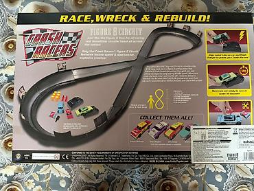 3000 elementli pazllar: Crash Racers – Figure 8 Circuit + Hot Wheels “Pouncing Spider” trek — 1