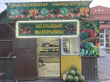 рынок азис: Ижарага берем Дүкөн, Өзүнчө турган дүкөн, 10 кв. м Иштеп жаткан, Жабдуулары менен, Ремонту менен, Электр жарыгы, 1-сызык