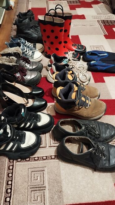 heelys купить недорого: Продаю Детскую обувь размеры с 32 до 35 уточняйте каждую модель