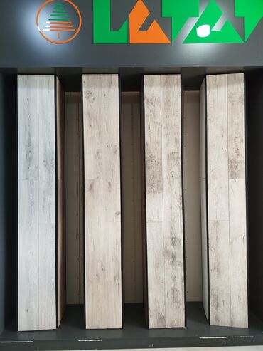 obsivka taxta: Məhsul: Laminat döşəmə panelləri (ağac naxışlı) Təsvir: - Təbii ağac