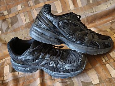 Patike: Crne sportske patike – mrežasti gornjište sa sintetičkim ojačanjima i — 4