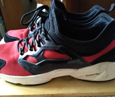 волейбольные кросовки: Продаю кросовки б/у в хорошем состоянии размер 39-40 надо мерить. Цена