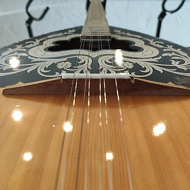 Musiqi alətləri: Buzuki Material:Şam ağacı Ünvan:Nizami 42 (Daxil işlər nazirliyin — 2