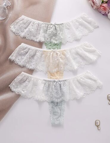 белая ночная сорочка: Кружевные женские трусики с воланами - Модель: трусики-стринг с