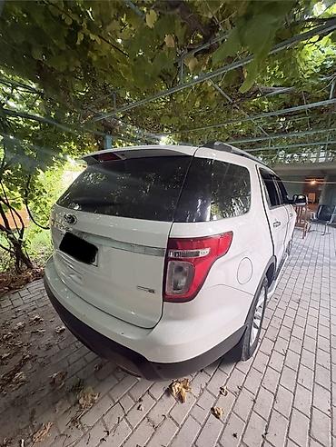 yan guzguler: Ford Explorer Limited – ağ rəngli, 7 yerlik tam ölçülü SUV — 9