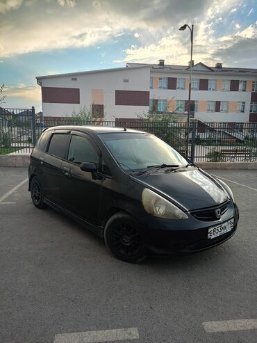 маленькая машина: Honda Fit: 2002 г., 1.3 л, Вариатор, Бензин, Хетчбек