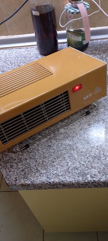 Kaloriferi: Električna Grejalica 2000 w kao nova je. Dugačak debeo kabal — 6