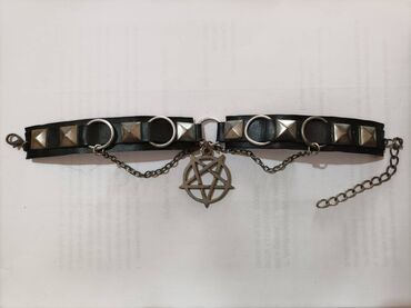 kosulja sa: Na prodaju ogrlica choker, sa pentagramom i lancima