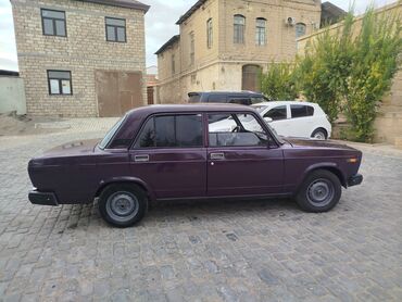 ваза напольная стеклянная высокая без узора: Avtomobil: LADA (VAZ) 2107 sedan Rəng: tünd bənövşəyi (bordi)