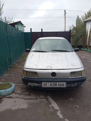 продаю w124: Volkswagen Passat: 1988 г., 1.8 л, Механика, Бензин, Седан