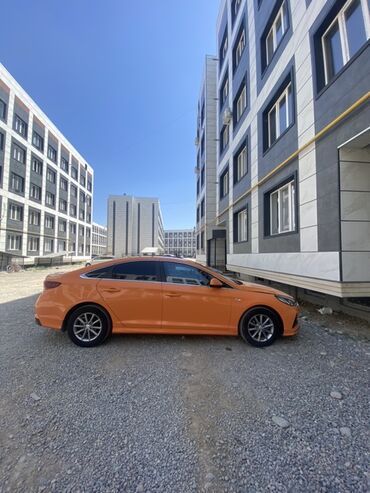 машина в кредит без первоначального взноса бишкек: . Автомобиль Hyundai Sonata в ярком оранжевом цвете, модель седана