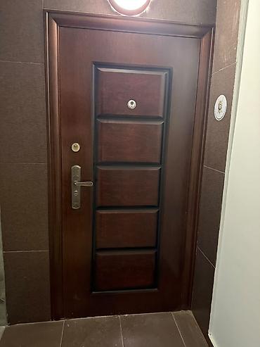 Seyf qapı. Satılır 180 azn. 2,15*0,90 ölçüsündədir. Ünvan