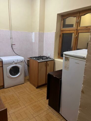 Uzunmüddətli kirayə mənzillər: Kirayə verilən mebel ilə təchiz olunmuş mənzil - Plan: geniş zal və 2 — 21