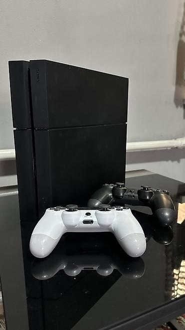 Sony PlayStation 4 FAT (толстая версия, CUH-1216B) с двумя