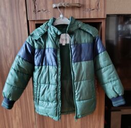 Пиджаки: Almaniyadan sifariş verilib, yaxşı vəziyyətdədir. Ölçüsü 6-7 yaş