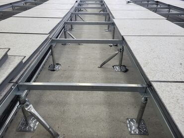 Döşəmə işləri: Yüksəldilmiş döşəmə sistemi və quraşdırılması Təsvir: - Modul — 8