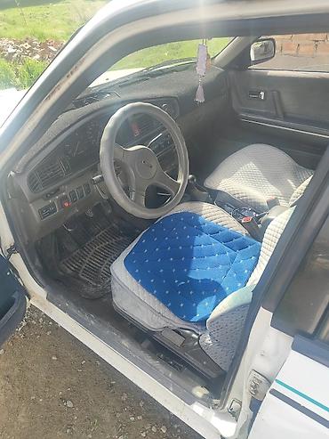 Mazda: Mazda 626: 1990 г., 2 л, Механика, Бензин, Седан — 4