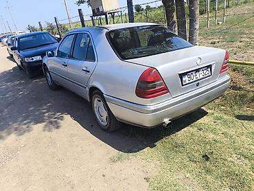 vaz 2107 on şuşə: Mercedes-Benz C-Class (W202) sedan - Kuzov: 4 qapılı sedan, gümüşü — 4