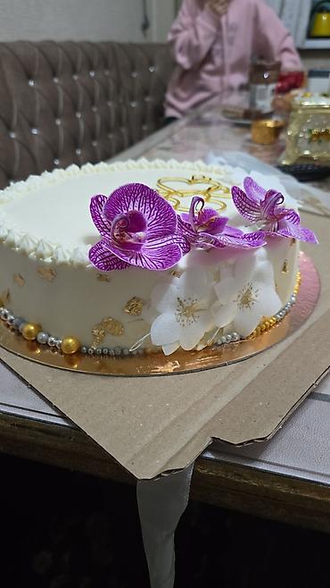 Кондитерские изделия, сладости: Десерты на заказ: капкейки и цифро‑торт. - Капкейки в золотых — 15