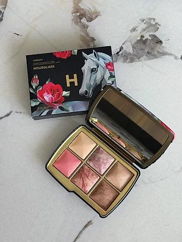 магниты: Hourglass Ambient Lighting Edit – праздничная палетка для лица — 1