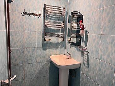 Mənzillər: Yaşayış üçün hər şərait (mərkəzi istilik, internet, TV, soyuducu — 6